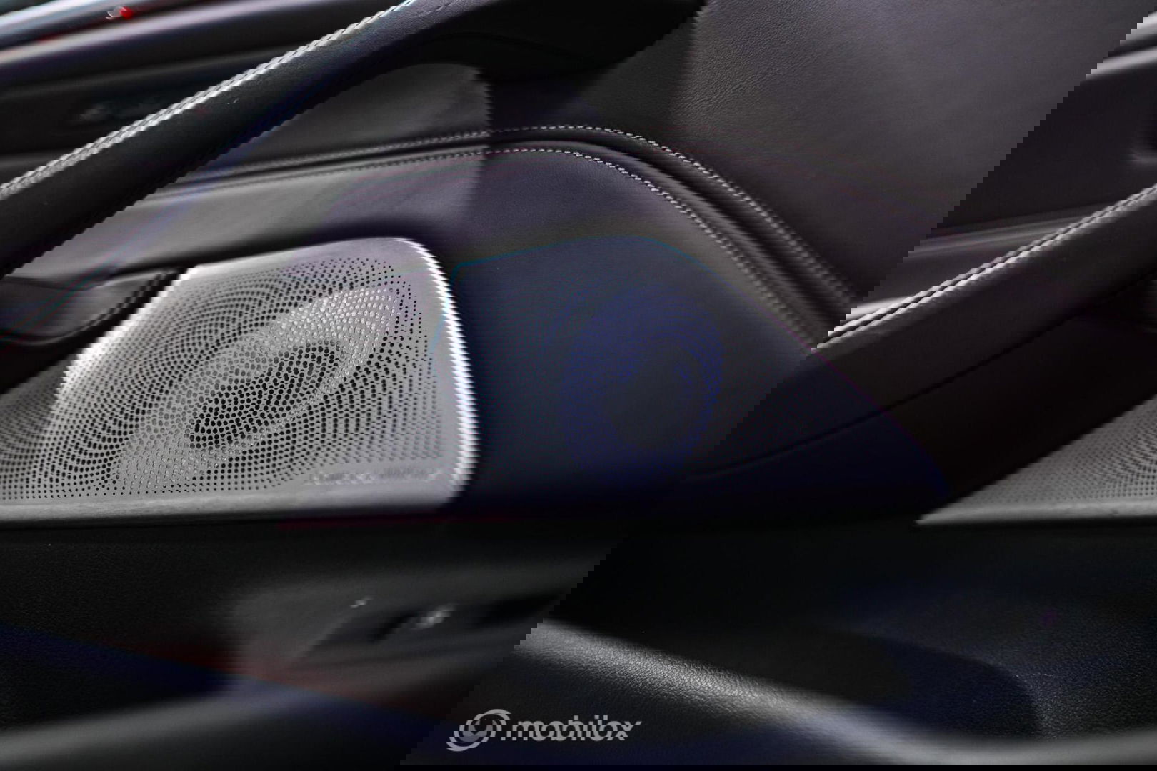 BMW 5 Serie Touring 540d xDrive High Executive | B&W audio | Adaptive | HUD | 360 camera | Carbon Black | Panoramadak | Stoelkoeling | LED |