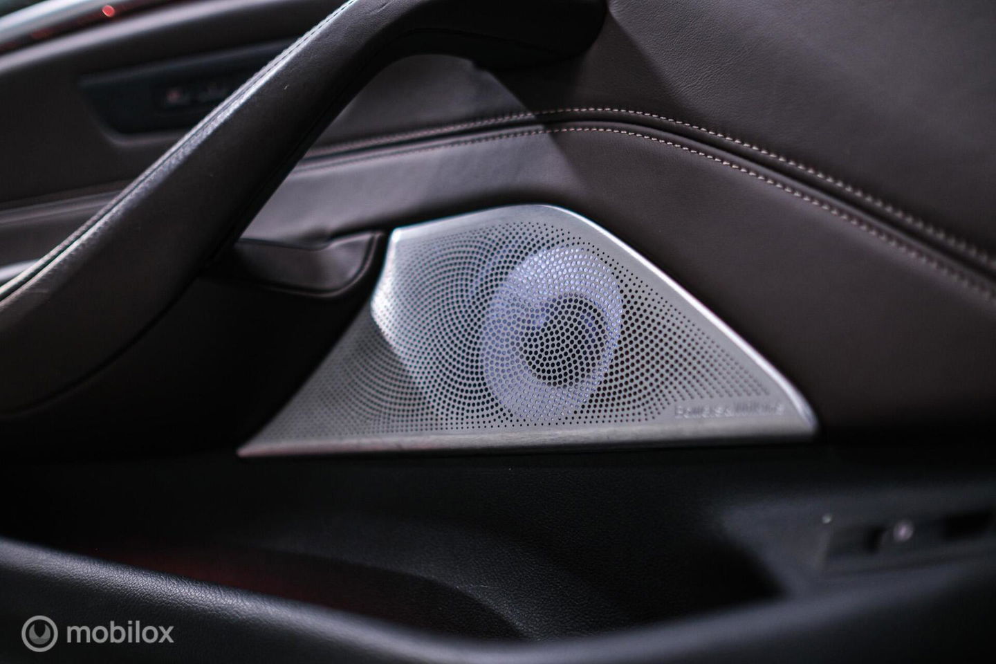 BMW 5 Serie Touring 540d xDrive High Executive | B&W audio | Adaptive | HUD | 360 camera | Carbon Black | Panoramadak | Stoelkoeling | LED |