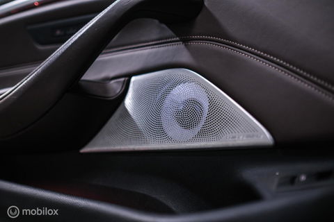 BMW 5 Serie Touring 540d xDrive High Executive | B&W audio | Adaptive | HUD | 360 camera | Carbon Black | Panoramadak | Stoelkoeling | LED |