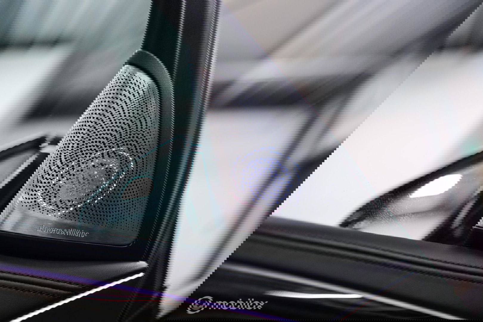 BMW 5 Serie Touring 540d xDrive High Executive | B&W audio | Adaptive | HUD | 360 camera | Carbon Black | Panoramadak | Stoelkoeling | LED |