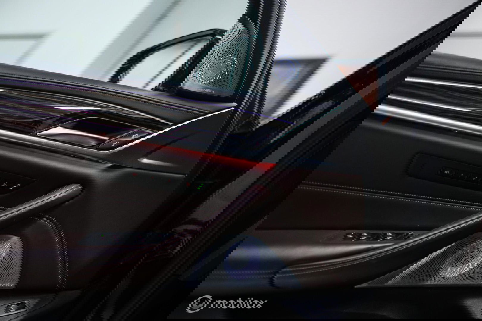 BMW 5 Serie Touring 540d xDrive High Executive | B&W audio | Adaptive | HUD | 360 camera | Carbon Black | Panoramadak | Stoelkoeling | LED |