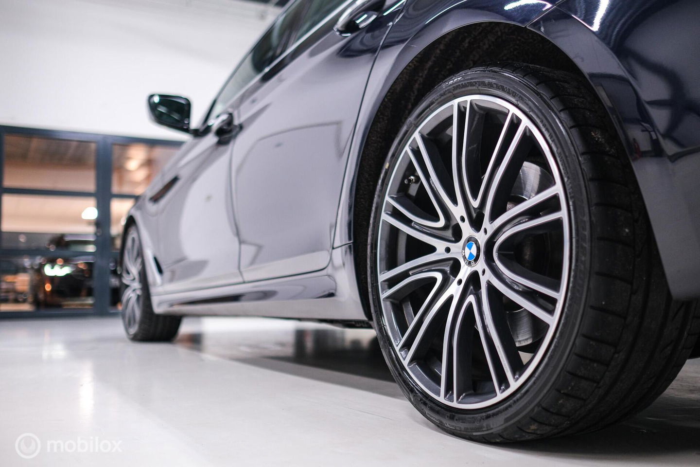 BMW 5 Serie Touring 540d xDrive High Executive | B&W audio | Adaptive | HUD | 360 camera | Carbon Black | Panoramadak | Stoelkoeling | LED |