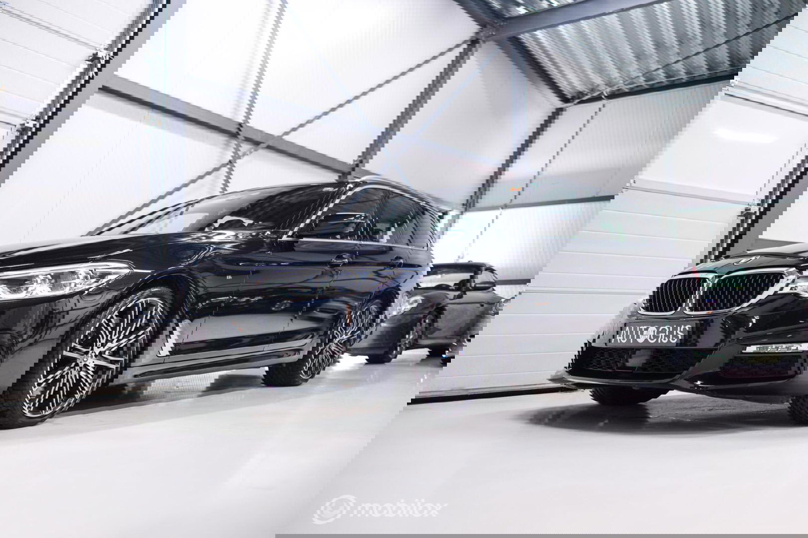 BMW 5 Serie Touring 540d xDrive High Executive | B&W audio | Adaptive | HUD | 360 camera | Carbon Black | Panoramadak | Stoelkoeling | LED |