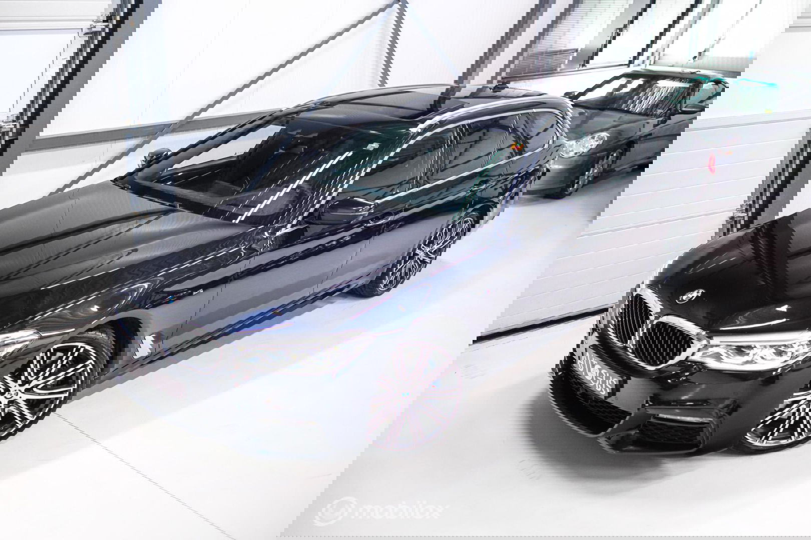 BMW 5 Serie Touring 540d xDrive High Executive | B&W audio | Adaptive | HUD | 360 camera | Carbon Black | Panoramadak | Stoelkoeling | LED |