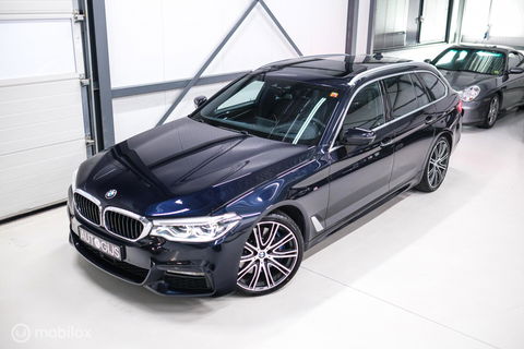 BMW 5 Serie Touring 540d xDrive High Executive | B&W audio | Adaptive | HUD | 360 camera | Carbon Black | Panoramadak | Stoelkoeling | LED |