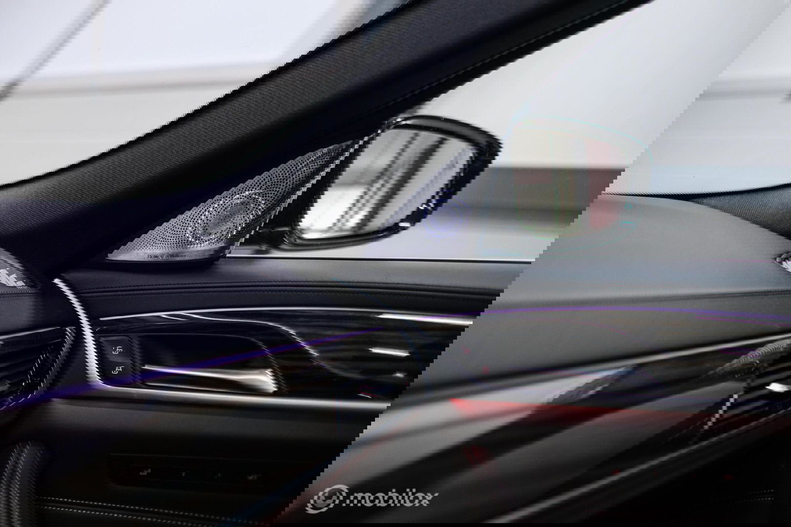 BMW 5 Serie Touring 540d xDrive High Executive | B&W audio | Adaptive | HUD | 360 camera | Carbon Black | Panoramadak | Stoelkoeling | LED |