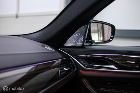 BMW 5 Serie Touring 540d xDrive High Executive | B&W audio | Adaptive | HUD | 360 camera | Carbon Black | Panoramadak | Stoelkoeling | LED |