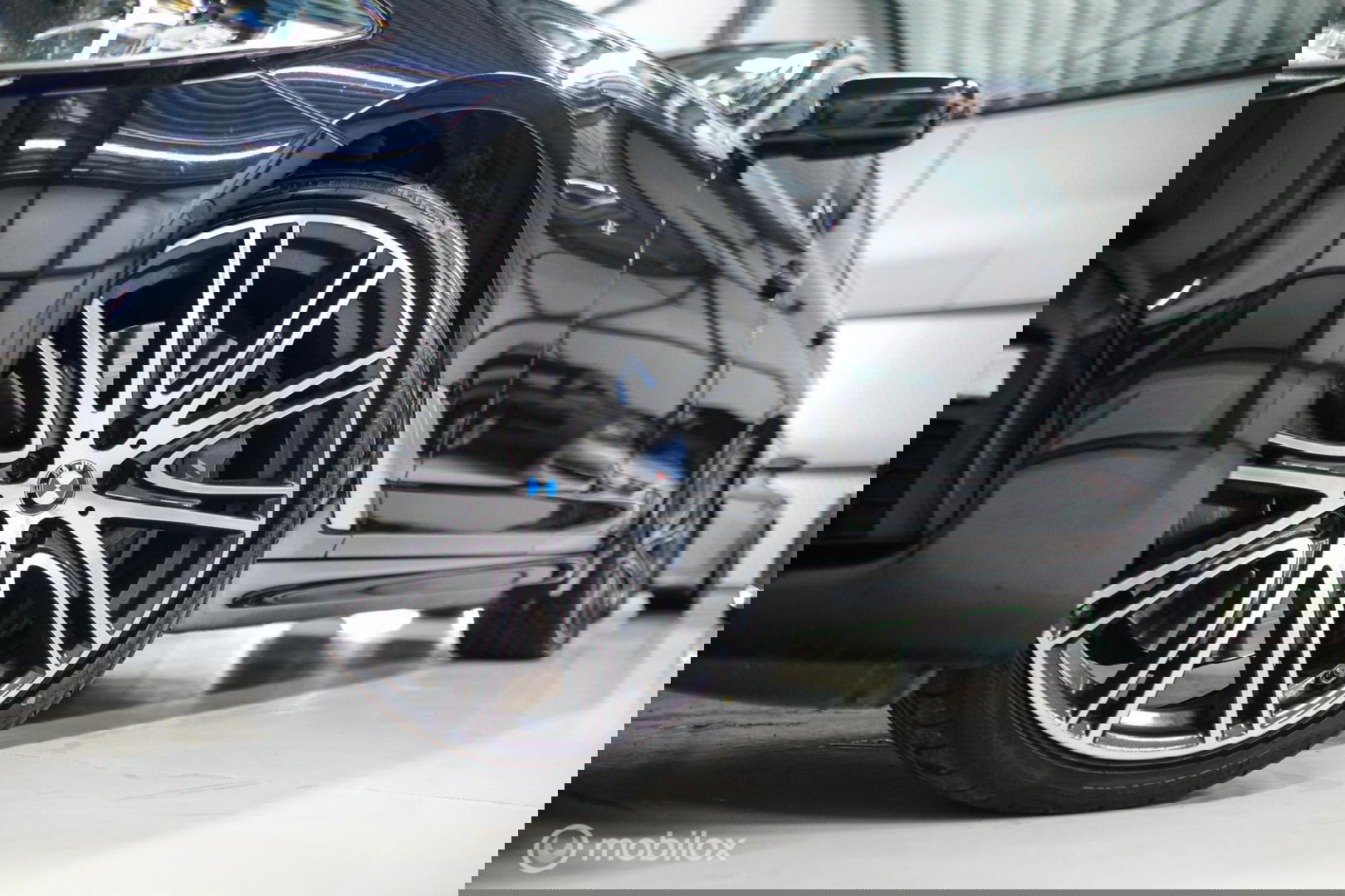 BMW 5 Serie Touring 540d xDrive High Executive | B&W audio | Adaptive | HUD | 360 camera | Carbon Black | Panoramadak | Stoelkoeling | LED |