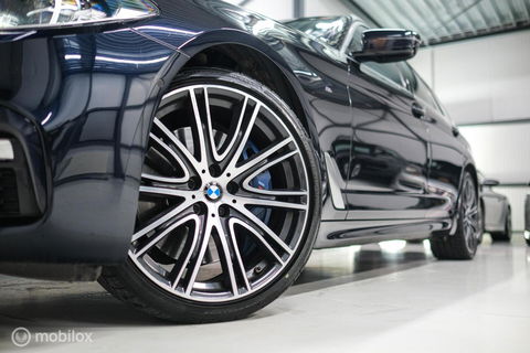 BMW 5 Serie Touring 540d xDrive High Executive | B&W audio | Adaptive | HUD | 360 camera | Carbon Black | Panoramadak | Stoelkoeling | LED |