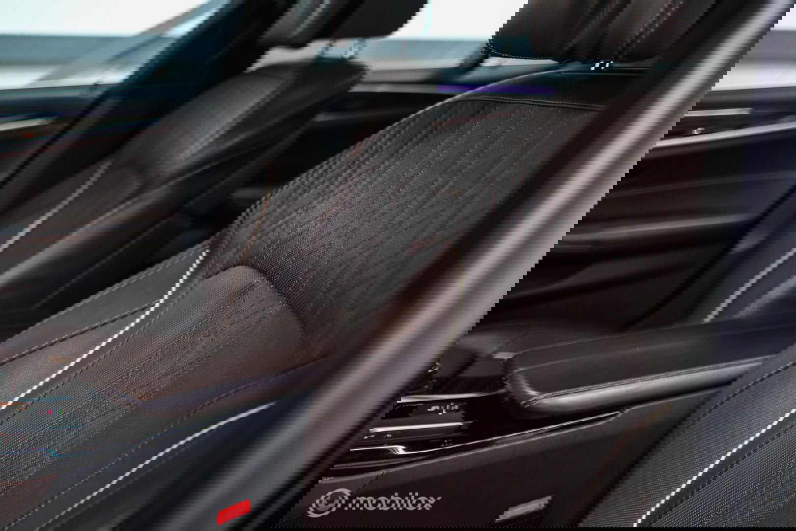 BMW 5 Serie Touring 540d xDrive High Executive | B&W audio | Adaptive | HUD | 360 camera | Carbon Black | Panoramadak | Stoelkoeling | LED |