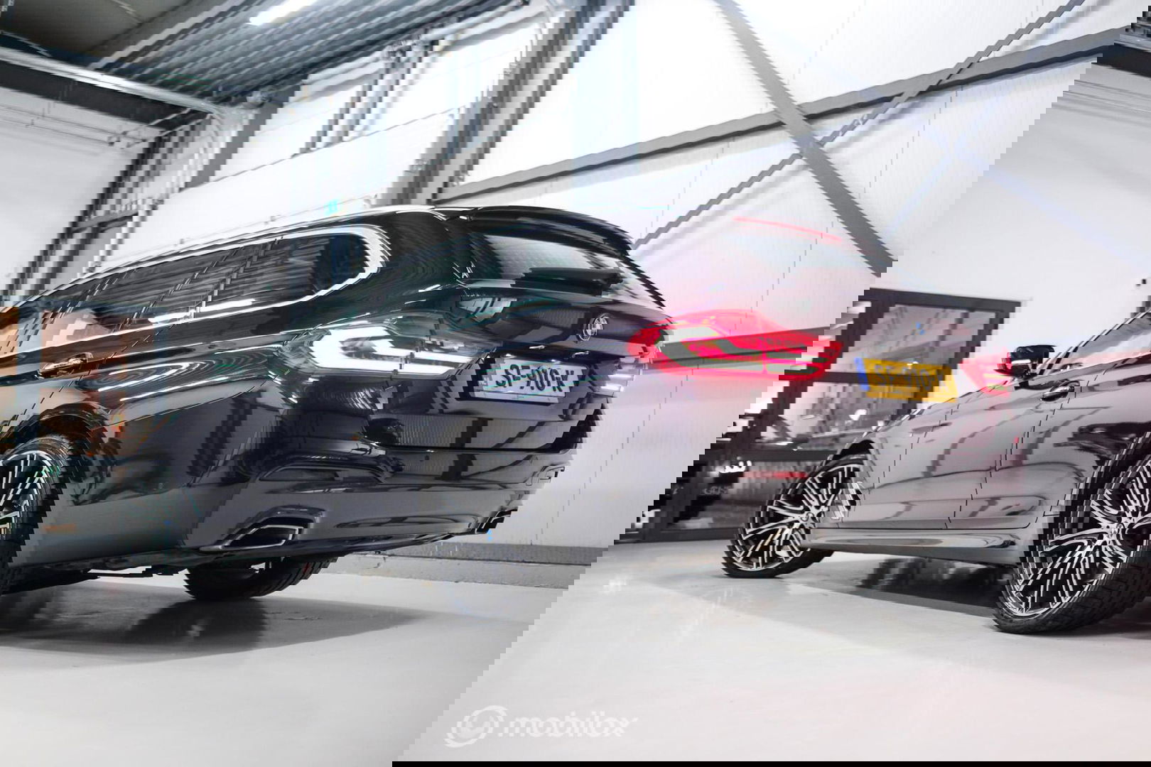 BMW 5 Serie Touring 540d xDrive High Executive | B&W audio | Adaptive | HUD | 360 camera | Carbon Black | Panoramadak | Stoelkoeling | LED |