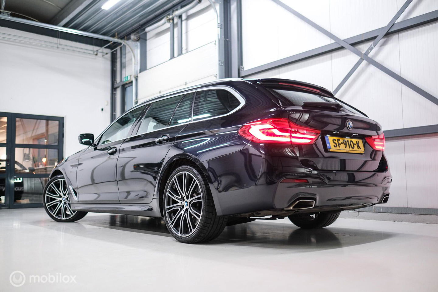 BMW 5 Serie Touring 540d xDrive High Executive | B&W audio | Adaptive | HUD | 360 camera | Carbon Black | Panoramadak | Stoelkoeling | LED |
