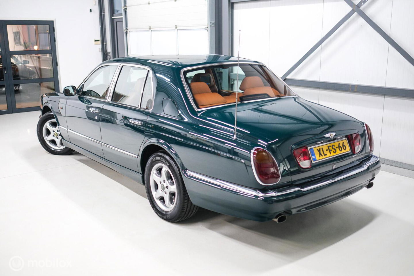 Bentley Arnage 4.5 V8 Green Label | First owner | Green over tan | Original dutch delivered | Mulsanne Green | Green Carpets | Service History