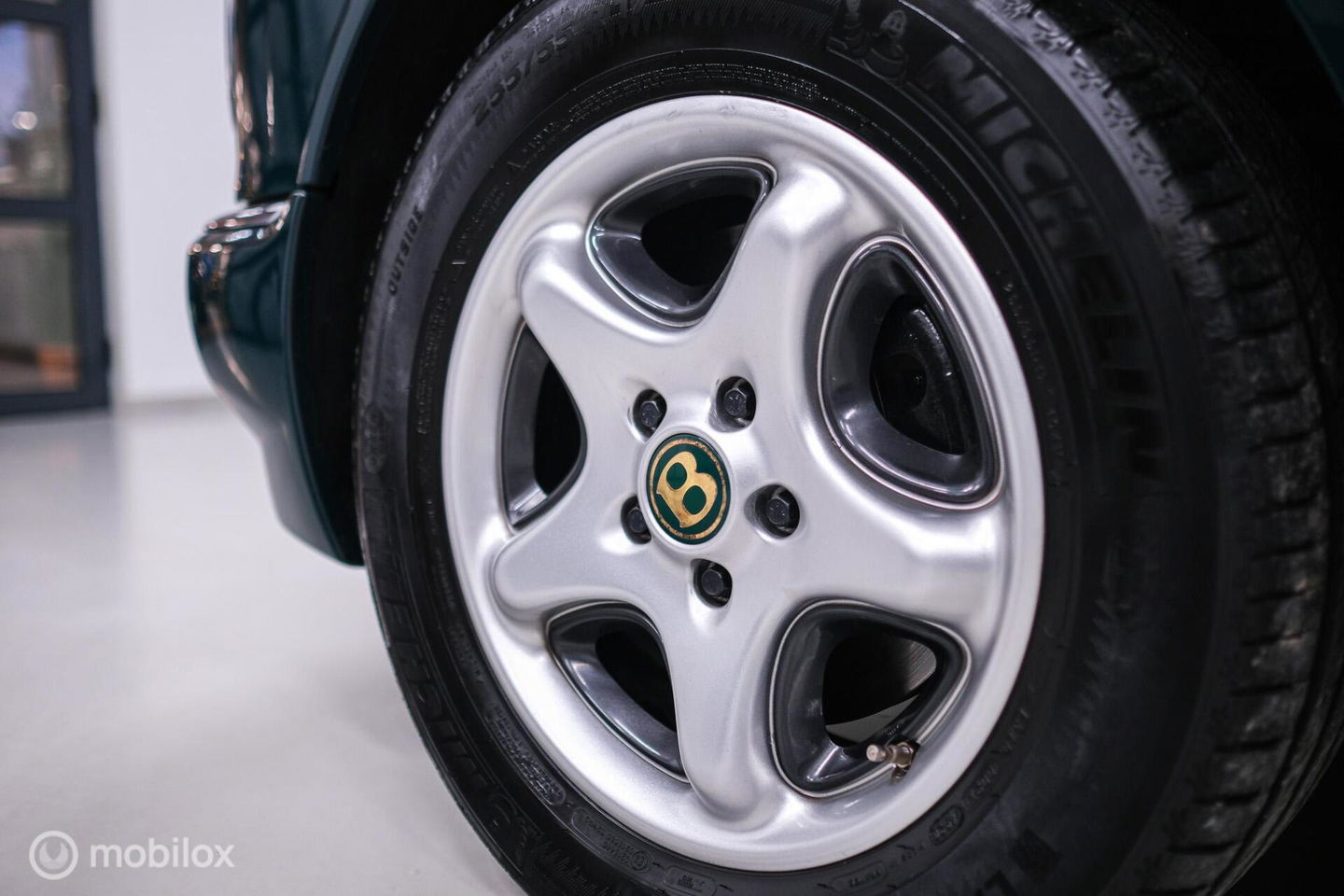 Bentley Arnage 4.5 V8 Green Label | First owner | Green over tan | Original dutch delivered | Mulsanne Green | Green Carpets | Service History