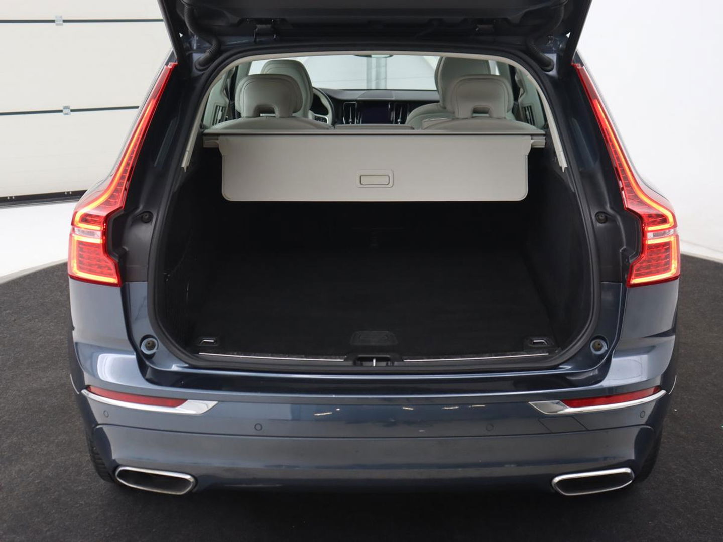 Volvo XC60 2.0 Recharge T6 AWD Business Pro | Panoramadak | Leder | Camera | Carplay | Navigatie | Full LED | Cruise control | Parkeerverwarming | PHEV | Plug In