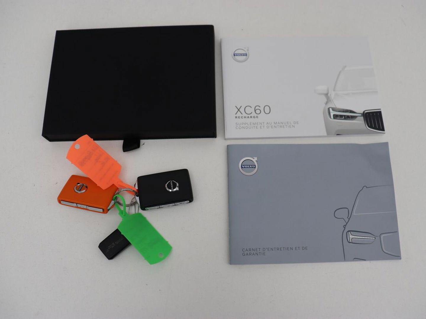 Volvo XC60 2.0 Recharge T6 AWD Business Pro | Panoramadak | Leder | Camera | Carplay | Navigatie | Full LED | Cruise control | Parkeerverwarming | PHEV | Plug In