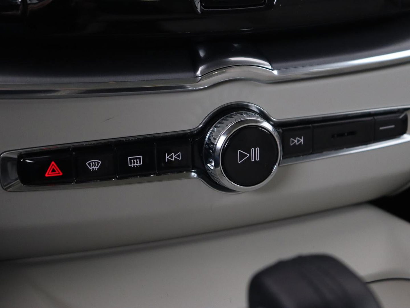 Volvo XC60 2.0 Recharge T6 AWD Business Pro | Panoramadak | Leder | Camera | Carplay | Navigatie | Full LED | Cruise control | Parkeerverwarming | PHEV | Plug In