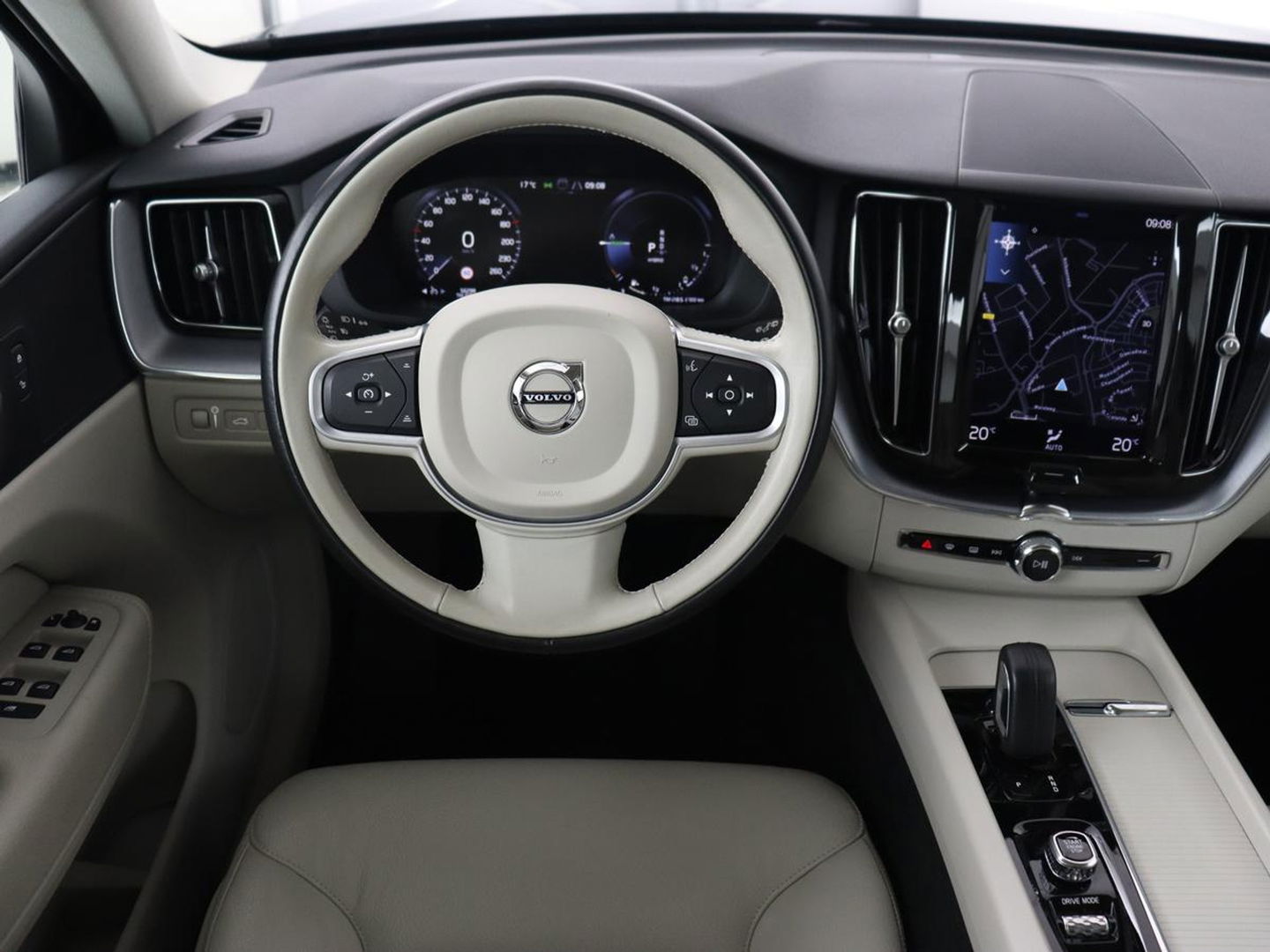 Volvo XC60 2.0 Recharge T6 AWD Business Pro | Panoramadak | Leder | Camera | Carplay | Navigatie | Full LED | Cruise control | Parkeerverwarming | PHEV | Plug In