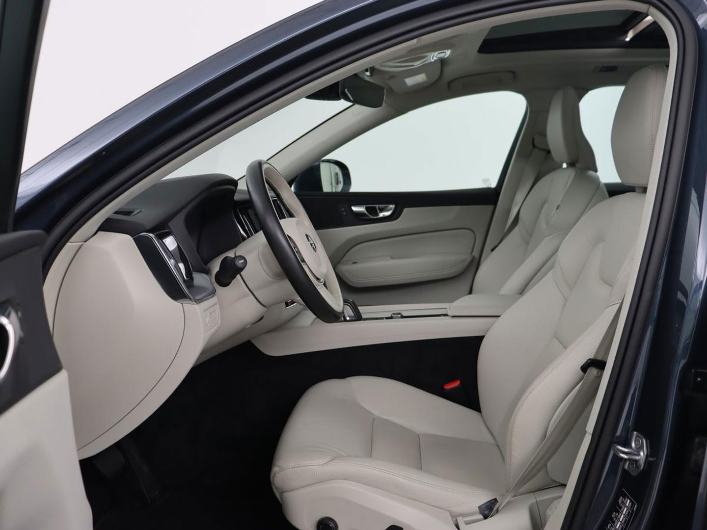 Volvo XC60 2.0 Recharge T6 AWD Business Pro | Panoramadak | Leder | Camera | Carplay | Navigatie | Full LED | Cruise control | Parkeerverwarming | PHEV | Plug In