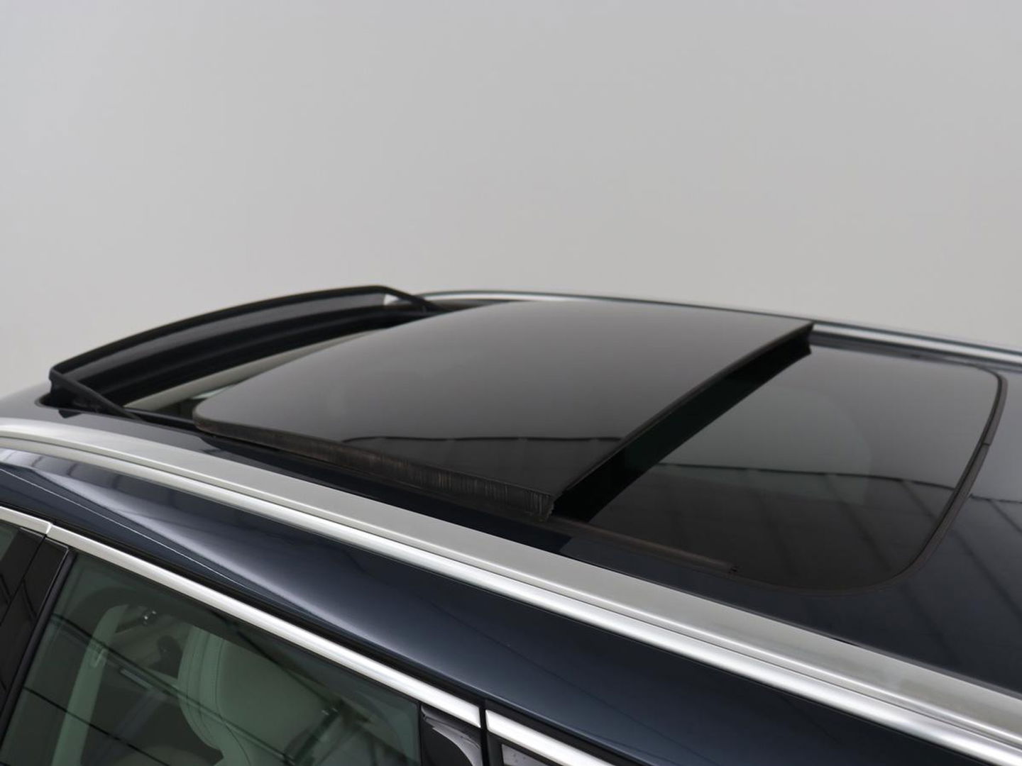 Volvo XC60 2.0 Recharge T6 AWD Business Pro | Panoramadak | Leder | Camera | Carplay | Navigatie | Full LED | Cruise control | Parkeerverwarming | PHEV | Plug In