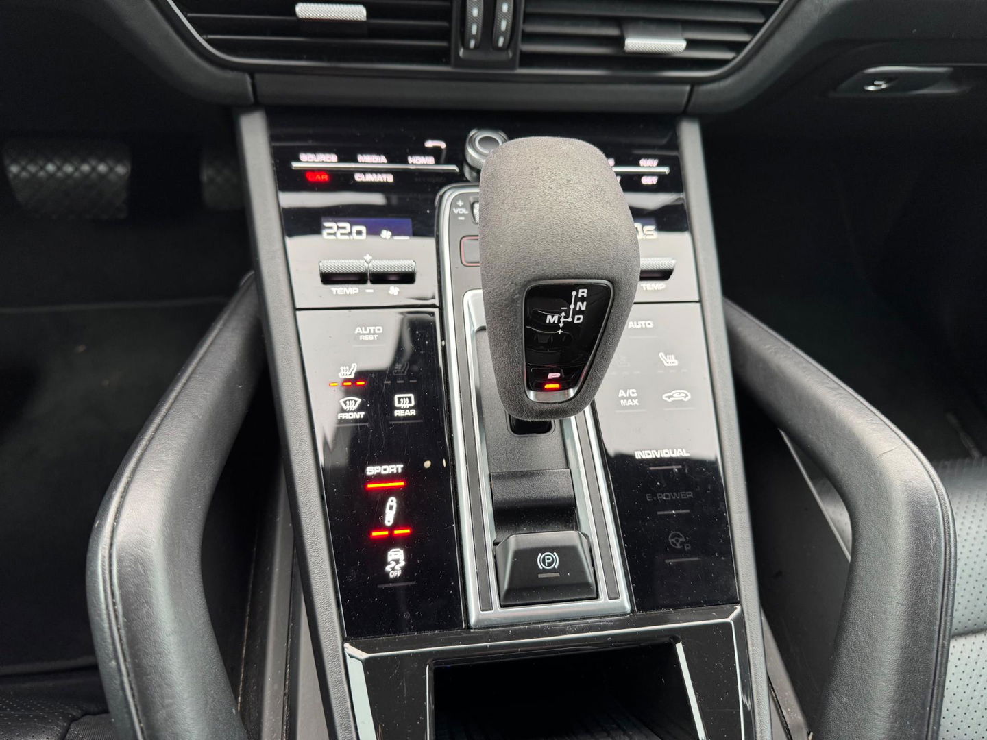 Porsche Cayenne 3.0 340PK Panorama 360 Camera Led Navi Dealer OH