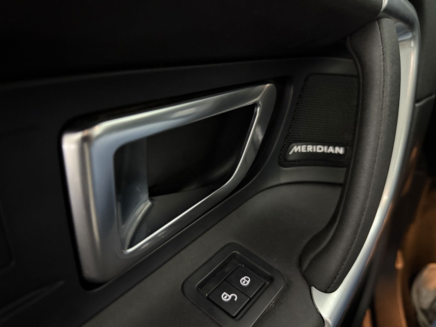 Land Rover Discovery 2.0 TD4 HSE Luxury 7p. | Pano | Camera | Trekh. | Stoelverw. | Meridian | Leder