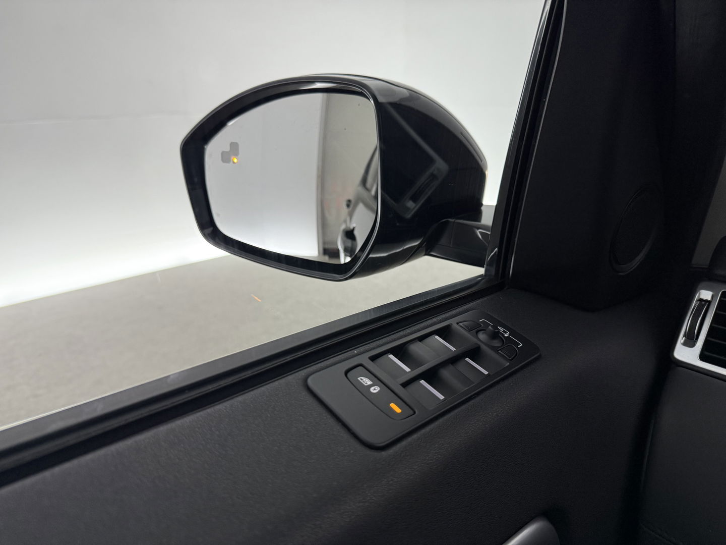 Land Rover Discovery 2.0 TD4 HSE Luxury 7p. | Pano | Camera | Trekh. | Stoelverw. | Meridian | Leder