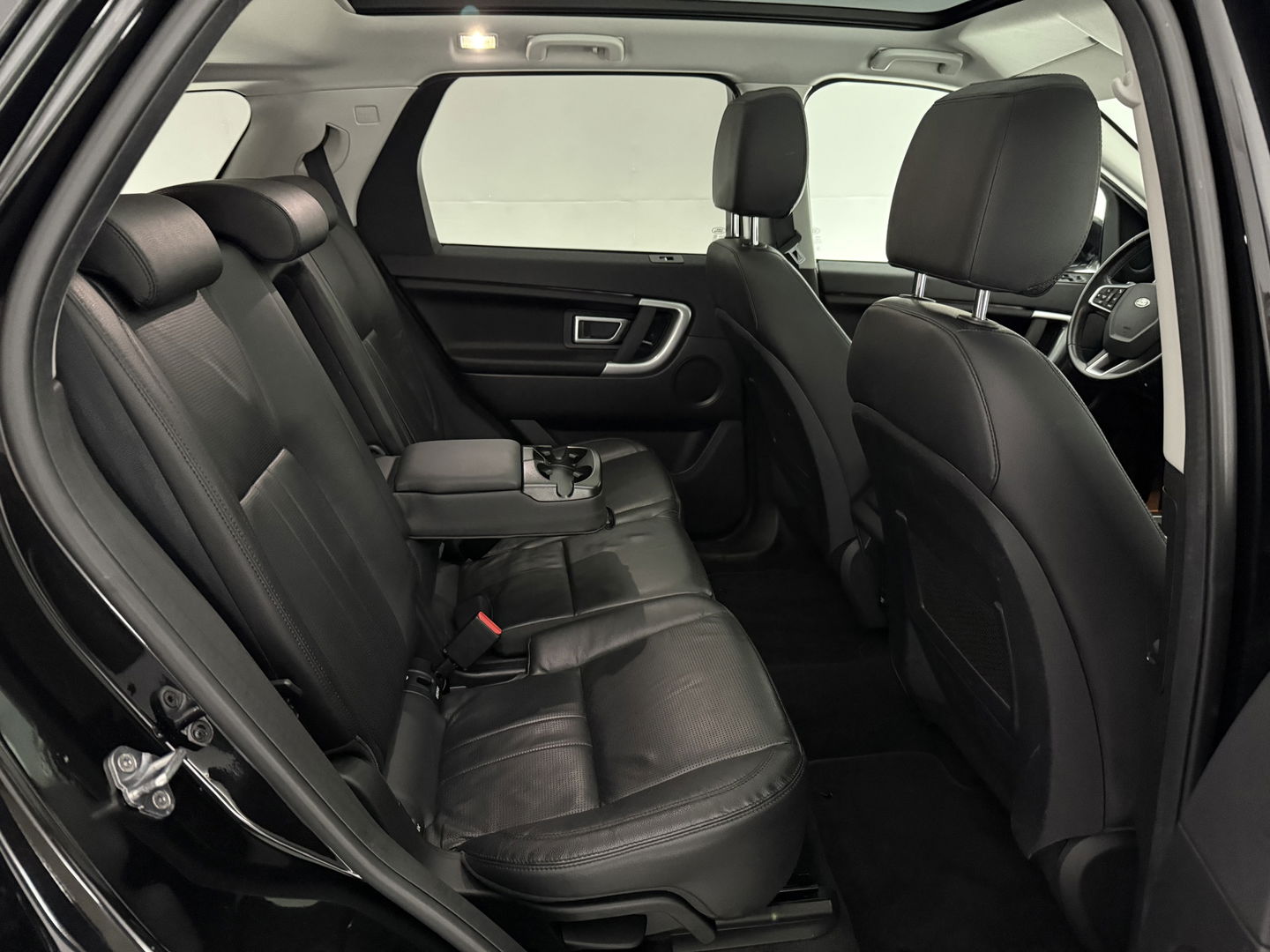 Land Rover Discovery 2.0 TD4 HSE Luxury 7p. | Pano | Camera | Trekh. | Stoelverw. | Meridian | Leder