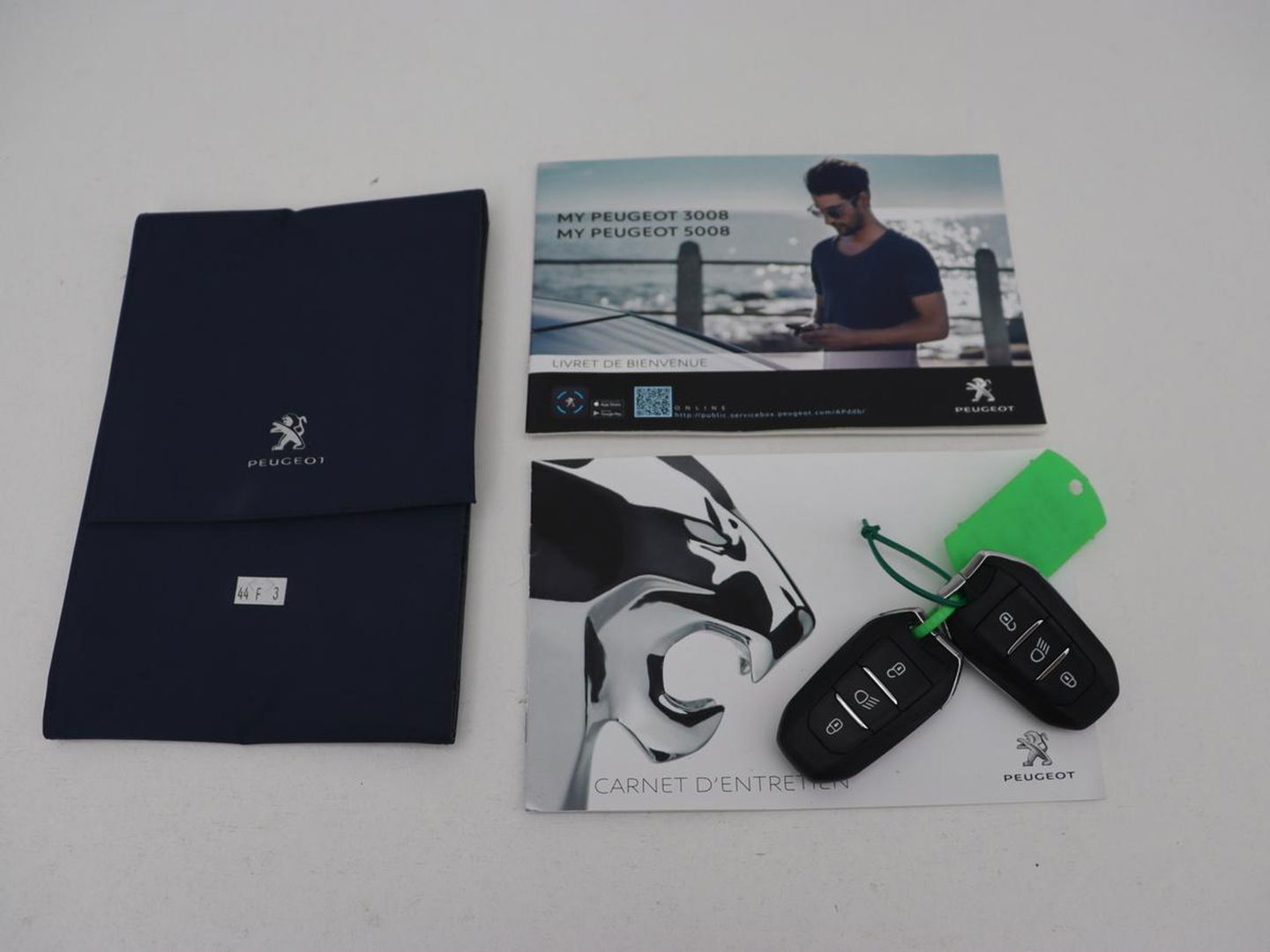 Peugeot 3008 1.6 HYbrid 225 Allure | Camera | Carplay | Half leder | Navigatie | Full LED | Parkeerhulp | Climate control | Cruise control | PHEV | Plug In