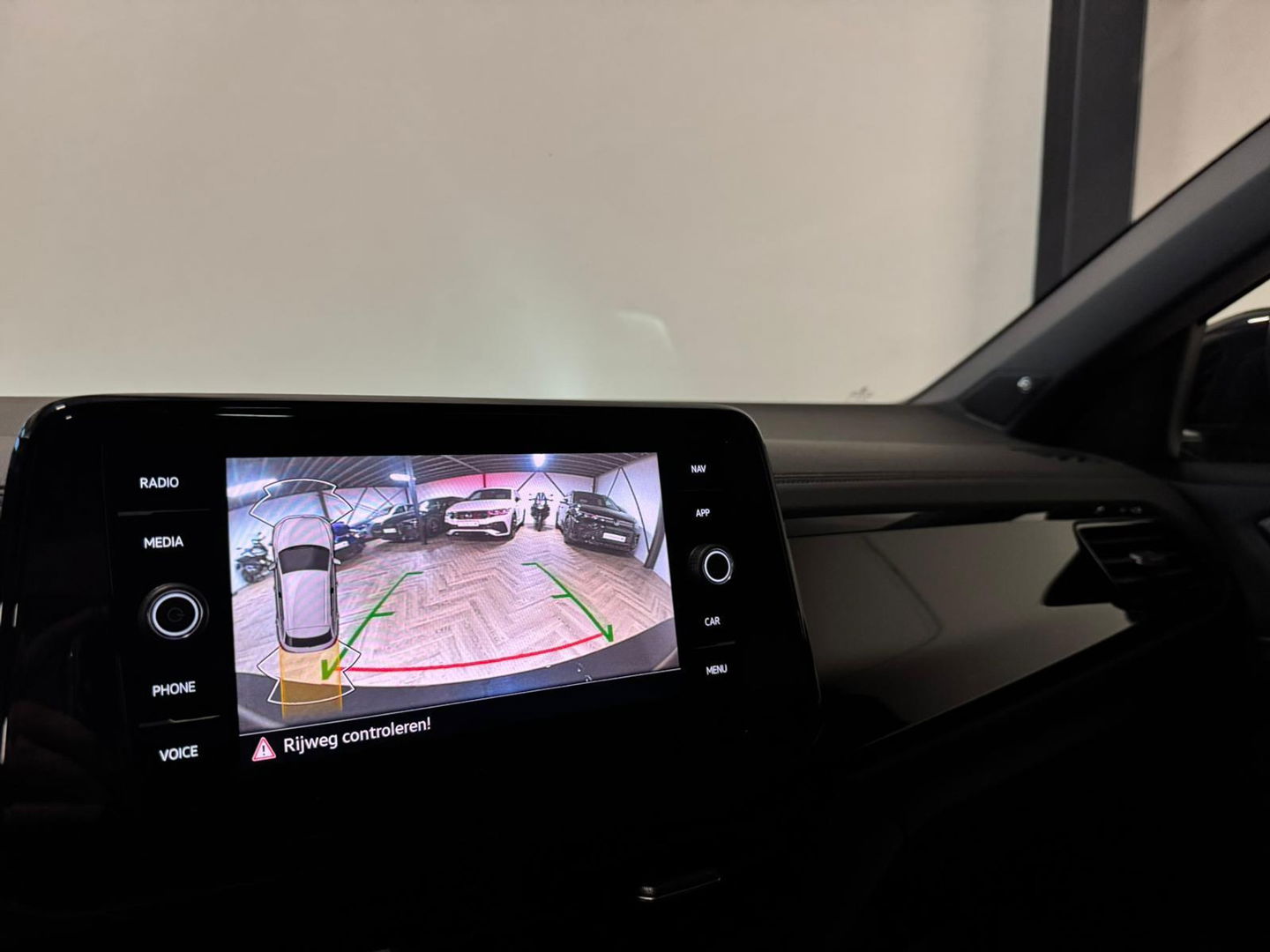 Volkswagen T-Roc 1.5 TSI R-Line PANO KEYLESS CAM