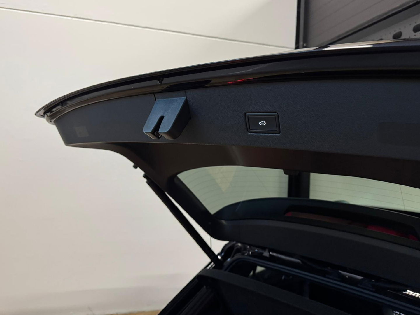 Volkswagen T-Roc 1.5 TSI R-Line PANO KEYLESS CAM