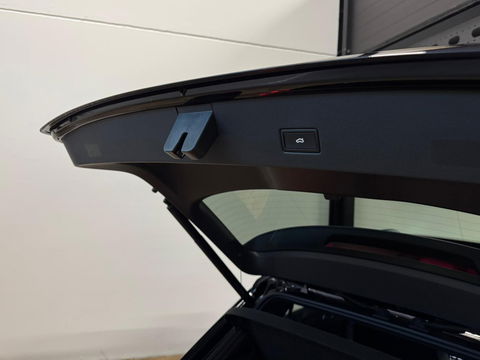 Volkswagen T-Roc 1.5 TSI R-Line PANO KEYLESS CAM