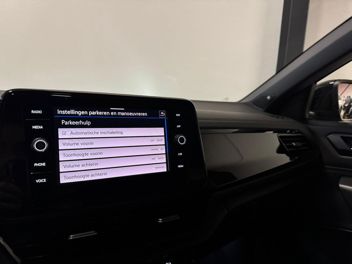 Volkswagen T-Roc 1.5 TSI R-Line PANO KEYLESS CAM