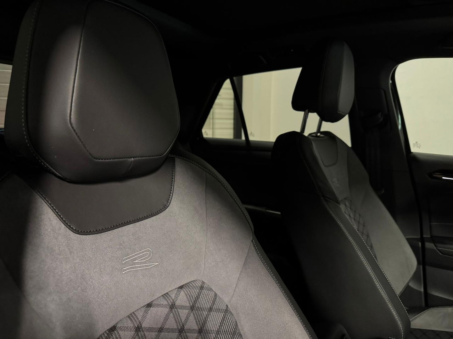 Volkswagen T-Roc 1.5 TSI R-Line PANO KEYLESS CAM