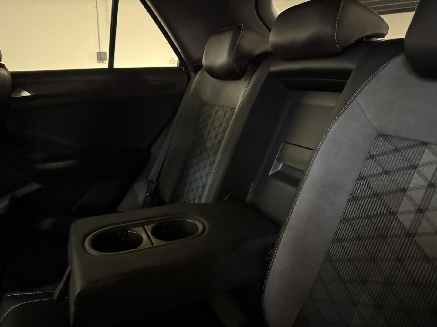 Volkswagen T-Roc 1.5 TSI R-Line PANO KEYLESS CAM