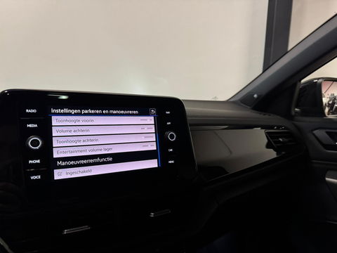 Volkswagen T-Roc 1.5 TSI R-Line PANO KEYLESS CAM