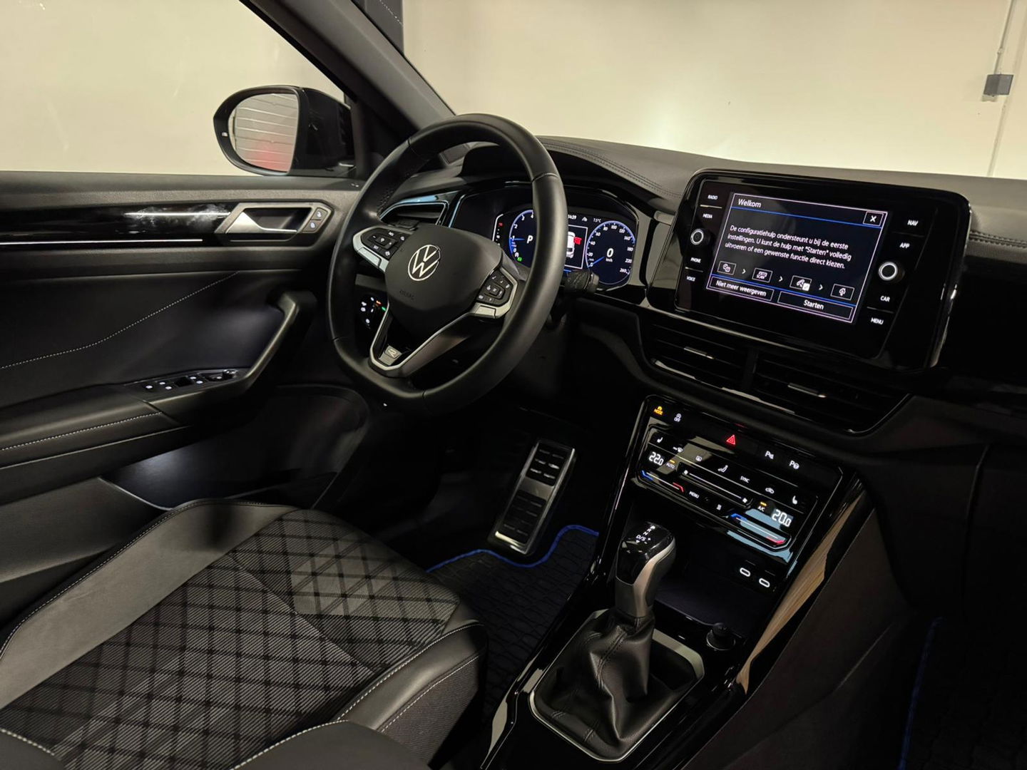 Volkswagen T-Roc 1.5 TSI R-Line PANO KEYLESS CAM