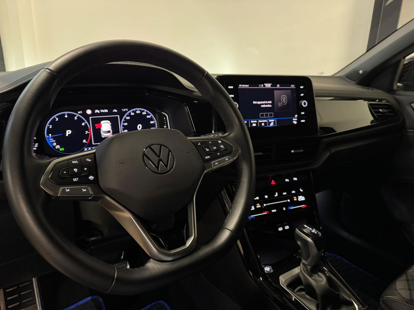 Volkswagen T-Roc 1.5 TSI R-Line PANO KEYLESS CAM