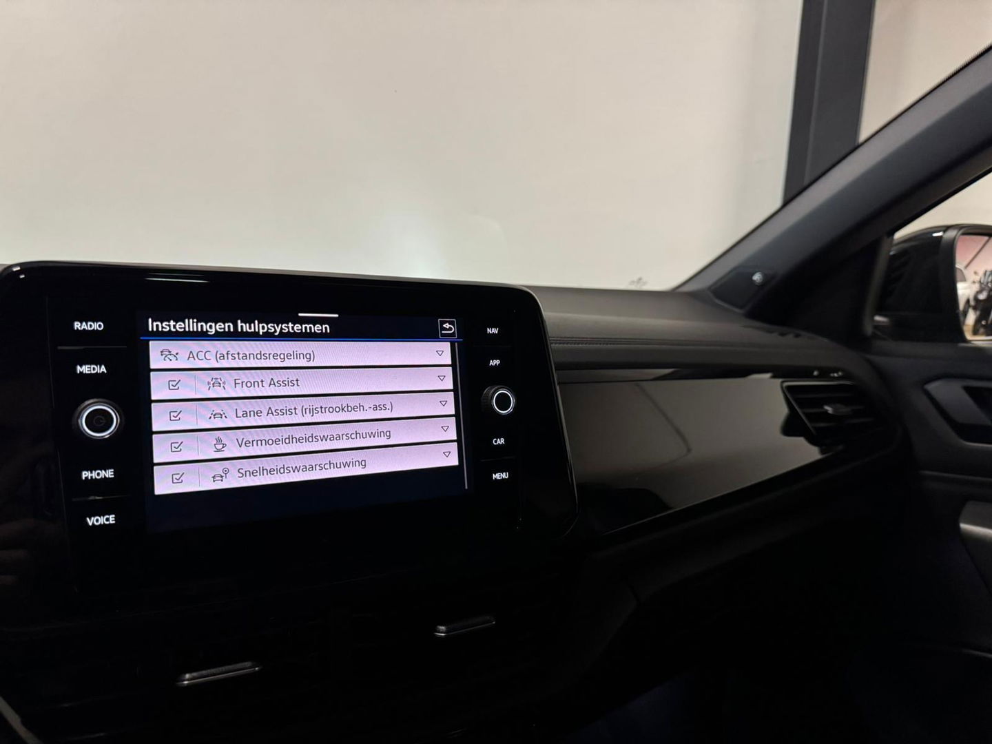 Volkswagen T-Roc 1.5 TSI R-Line PANO KEYLESS CAM