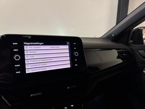 Volkswagen T-Roc 1.5 TSI R-Line PANO KEYLESS CAM