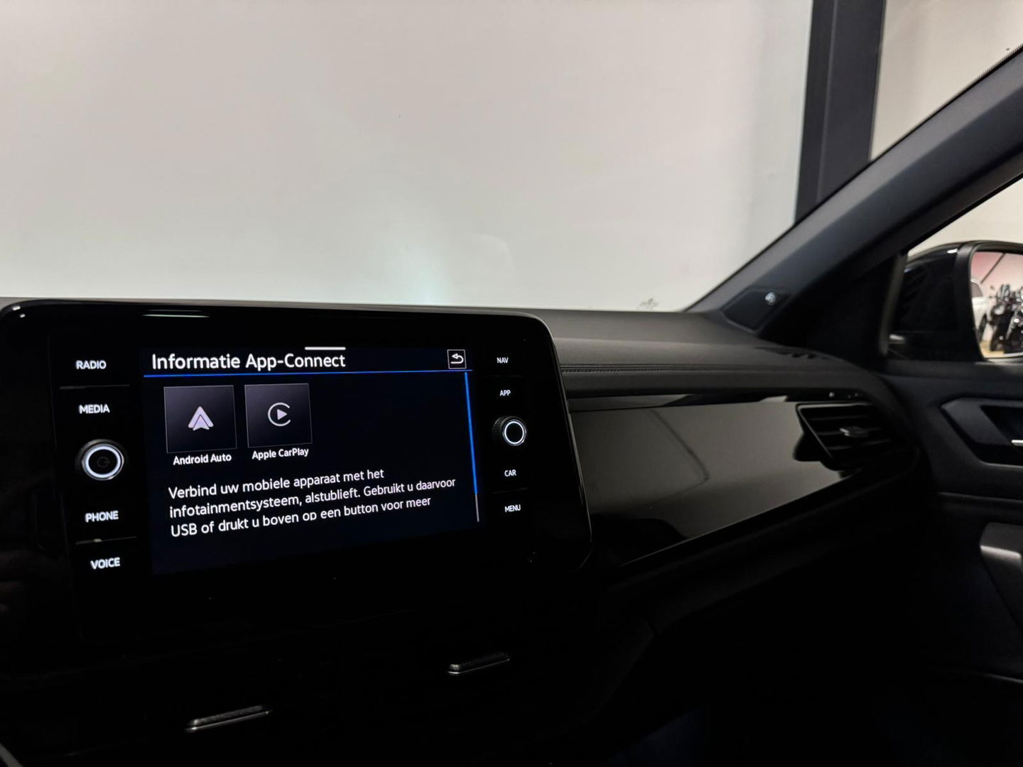 Volkswagen T-Roc 1.5 TSI R-Line PANO KEYLESS CAM