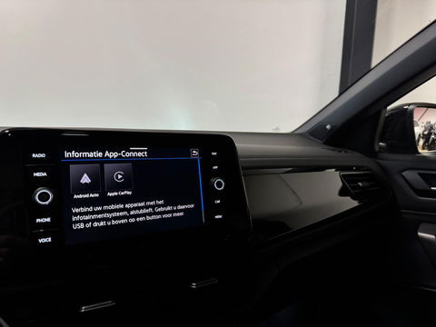 Volkswagen T-Roc 1.5 TSI R-Line PANO KEYLESS CAM