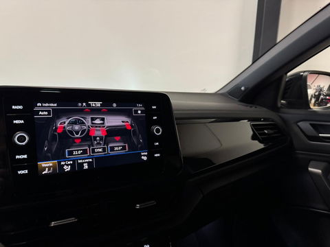 Volkswagen T-Roc 1.5 TSI R-Line PANO KEYLESS CAM