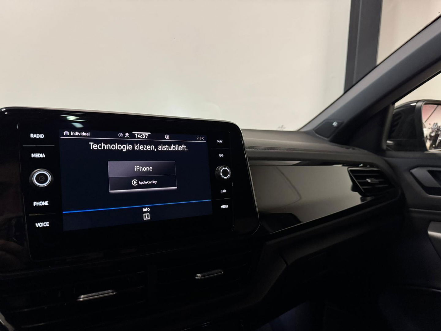 Volkswagen T-Roc 1.5 TSI R-Line PANO KEYLESS CAM