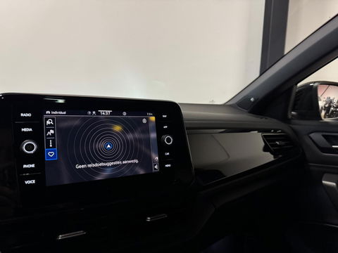 Volkswagen T-Roc 1.5 TSI R-Line PANO KEYLESS CAM