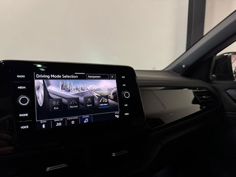 Volkswagen T-Roc 1.5 TSI R-Line PANO KEYLESS CAM