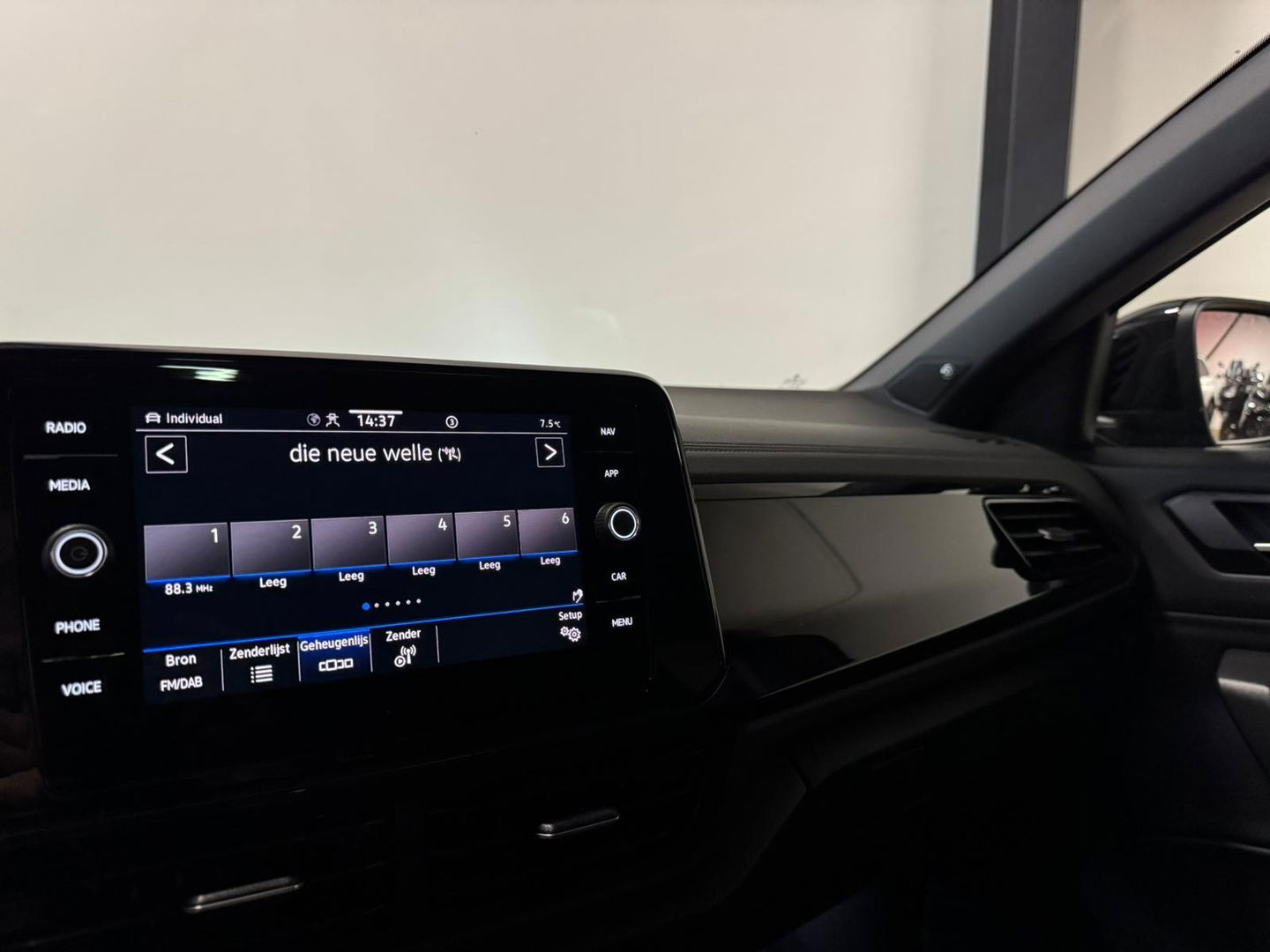 Volkswagen T-Roc 1.5 TSI R-Line PANO KEYLESS CAM