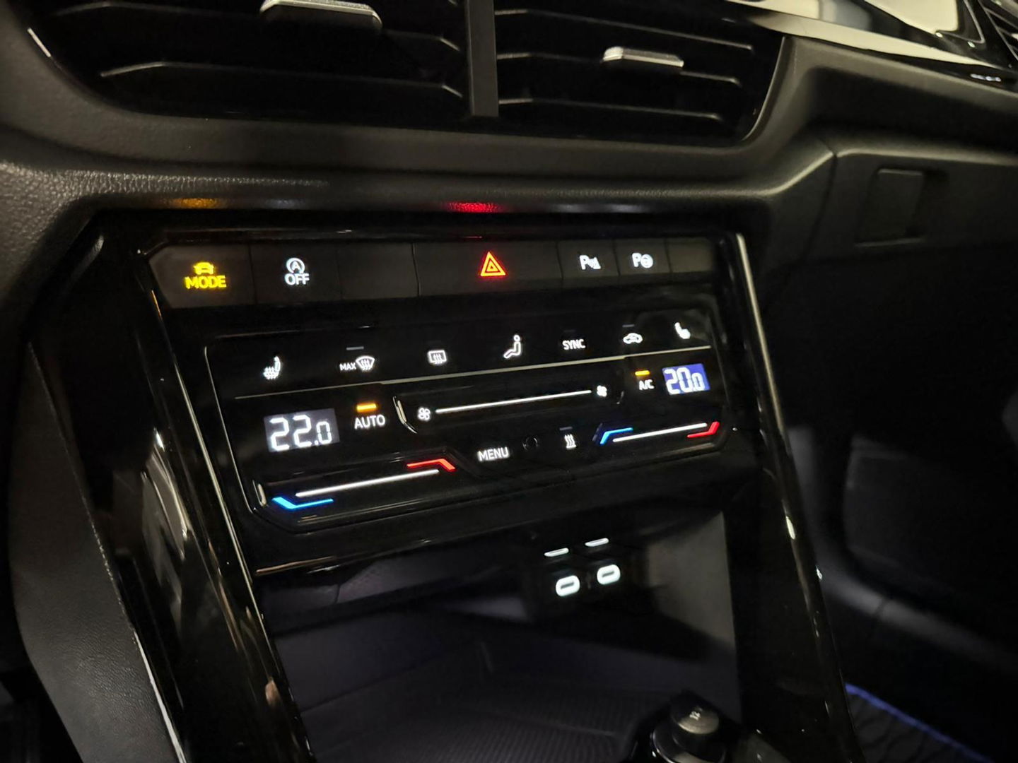 Volkswagen T-Roc 1.5 TSI R-Line PANO KEYLESS CAM