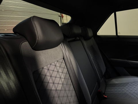 Volkswagen T-Roc 1.5 TSI R-Line PANO KEYLESS CAM