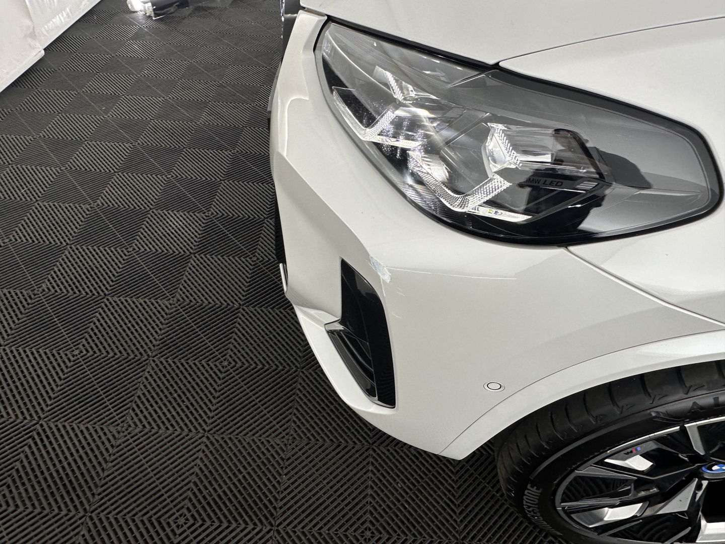 BMW iX3 M-Sportpack High Executive 80 kWh [3-Fase] {SOH-98%} (INCL-BTW) *PANO | LUXURY-LEATHER | HEAD-UP | ADAPTIVE-CRUISE | HEATED-SPORTSEATS | KEYLESS | SHIFT-PADDLES | AMBIENT-LIGHT | BLIND-SPOT | FULL-LED |  MEMORY-PACK | DIGI-COCKPIT | NAVI-FULLMA